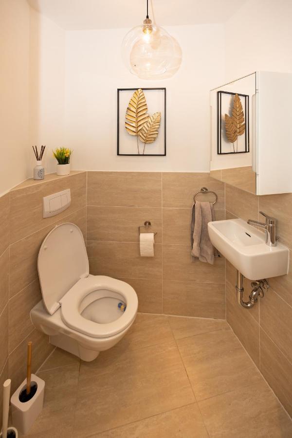 Rooftop Cozy Apartment Near Innerstadt With Ac فيينا المظهر الخارجي الصورة