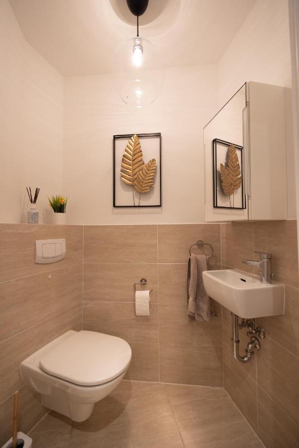 Rooftop Cozy Apartment Near Innerstadt With Ac فيينا المظهر الخارجي الصورة